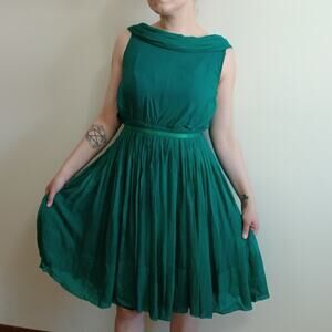 Beautiful vintage 1950s emerald green handmade‎ midi dress